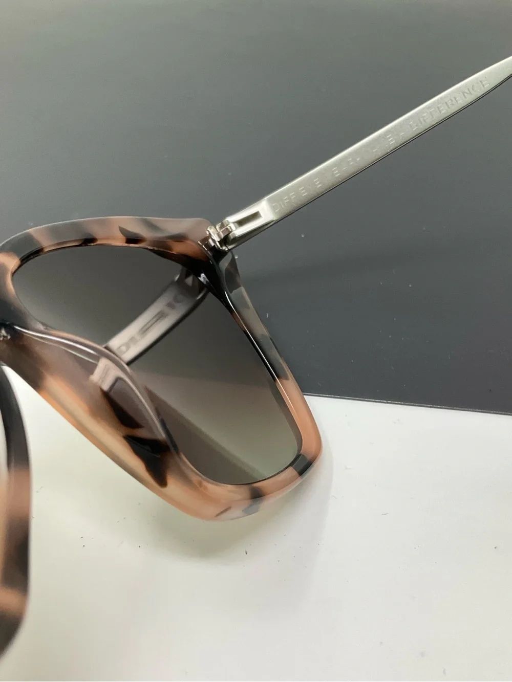 DIFF Becky II Tortoise mirror Sunglasses
